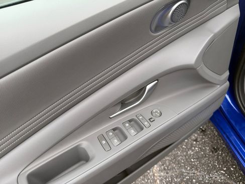 Certified 2025 Hyundai Elantra Sport image 31