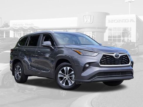 Used 2025 Toyota Highlander XLE AWD/4WD image 22