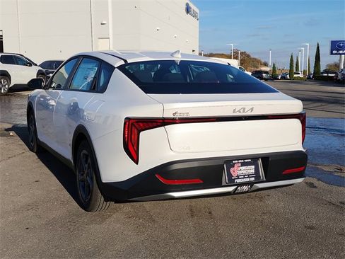 New 2025 Kia K4 LXS image 4
