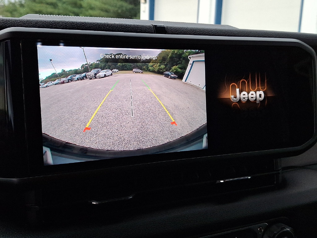 Used 2024 Jeep Wrangler Unlimited w/ Convenience Group AWD/4WD image 18