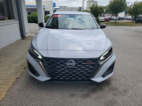 Certified 2023 Nissan Altima 2.5 SR w/ SR Premium Package FWD image 13