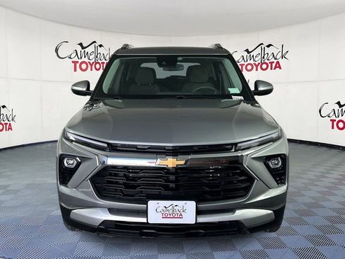 Used 2025 Chevrolet TrailBlazer LT FWD image 2