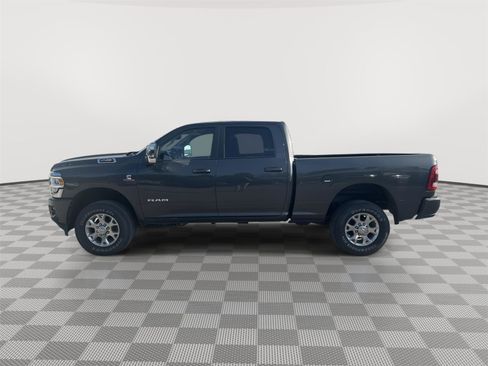 Used 2024 RAM 2500 Laramie AWD/4WD image 2
