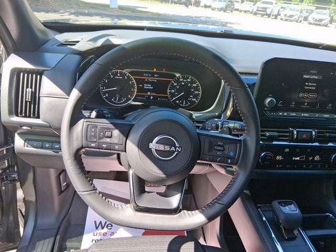 Used 2025 Nissan Pathfinder Rock Creek AWD/4WD image 15