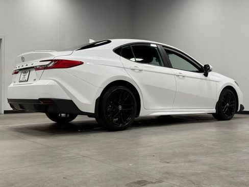 Used 2025 Toyota Camry SE image 12