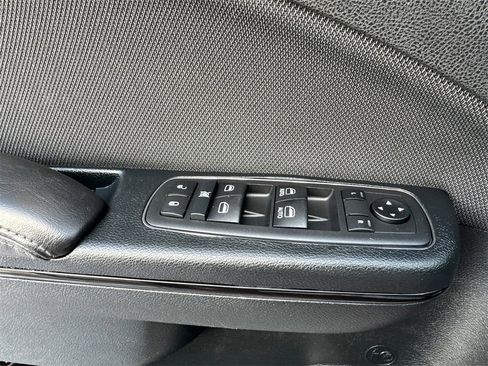 Used 2018 Dodge Charger SXT w/ Blacktop Package image 30