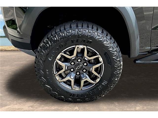 Used 2025 Chevrolet Colorado ZR2 w/ Technology Package AWD/4WD image 36