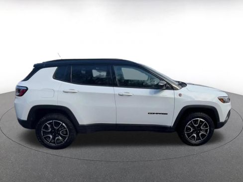 Used 2025 Jeep Compass Trailhawk image 15
