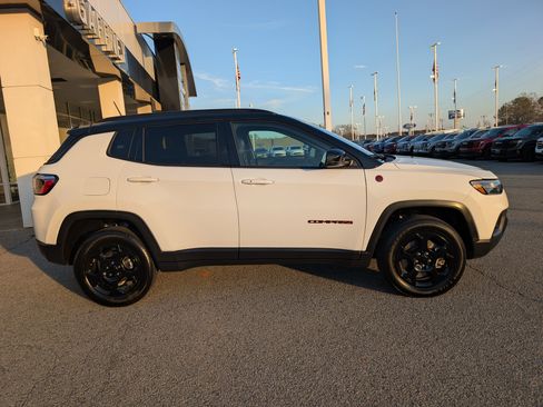 Used 2024 Jeep Compass Trailhawk image 10