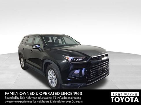 Used 2025 Toyota Grand Highlander AWD image 4