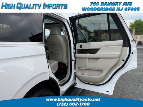 Used 2018 Lincoln Navigator Select w/ Technology Package AWD/4WD image 20
