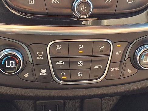 Used 2022 Chevrolet Traverse LT AWD/4WD image 15