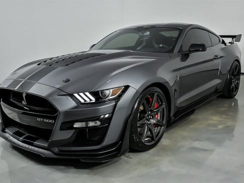 Used 2021 Ford Mustang Shelby GT500 w/ Carbon Fiber Track Pack RWD image 5