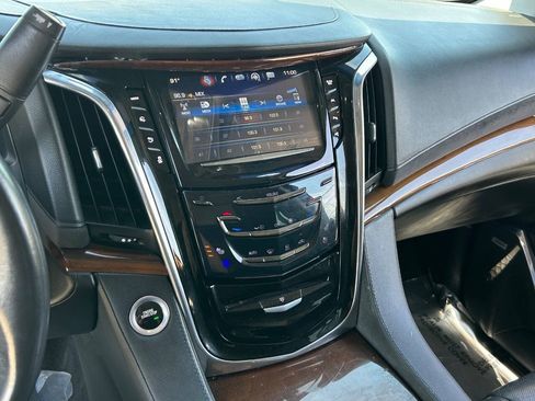Used 2017 Cadillac Escalade ESV Premium Luxury RWD image 31