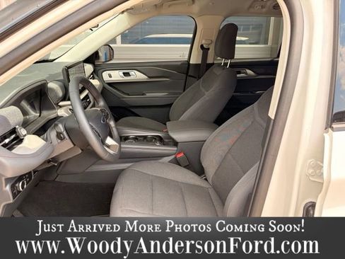 Used 2025 Ford Explorer Active RWD image 12