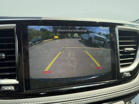 Used 2023 Chrysler Pacifica Touring-L FWD image 25
