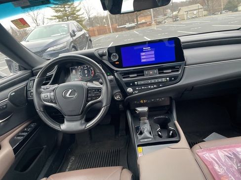 Used 2025 Lexus ES 350 Luxury image 8