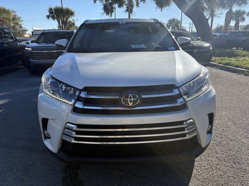 Used 2018 Toyota Highlander Limited image 2
