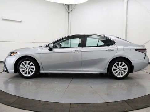 Used 2024 Toyota Camry SE FWD image 4