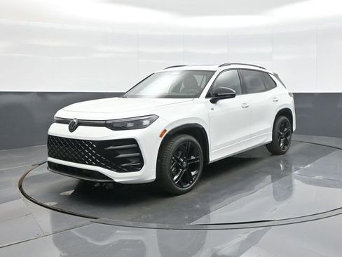 New 2026 Volkswagen Tiguan SE R-Line FWD image 3