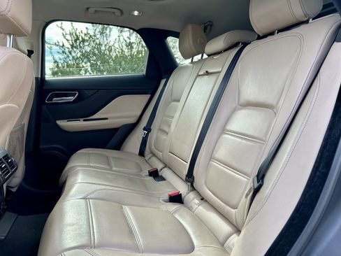 Used 2018 Jaguar F-PACE Prestige image 12