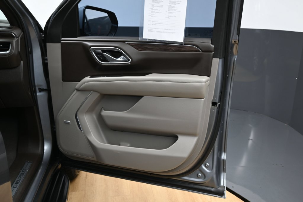 Used 2021 Chevrolet Suburban LT RWD image 35