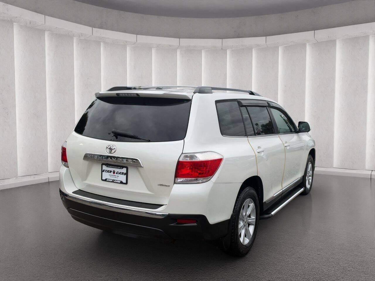 Used 2011 Toyota Highlander SE w/ Tow Pkg AWD/4WD image 5