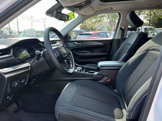 Certified 2023 Jeep Grand Cherokee Laredo X AWD/4WD image 10