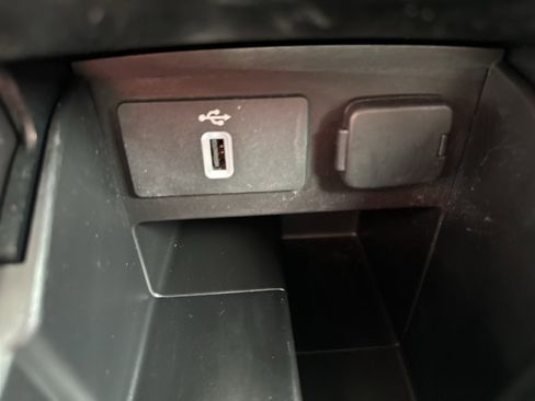 Used 2018 Ford Explorer XLT w/ Equipment Group 202A image 18