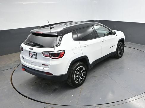 Used 2025 Jeep Compass Trailhawk AWD/4WD image 31
