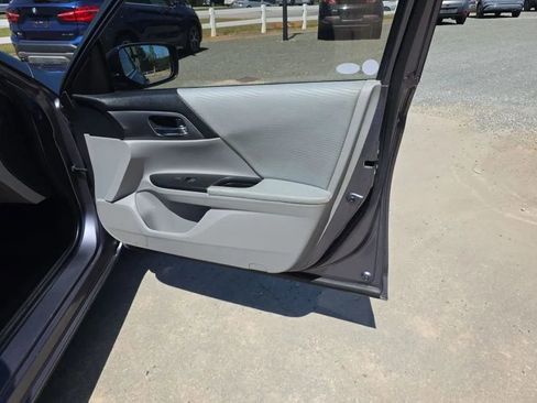 Used 2015 Honda Accord LX image 37