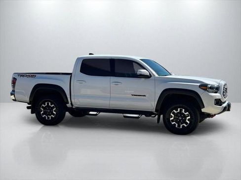 Certified 2023 Toyota Tacoma TRD Off-Road AWD/4WD image 4