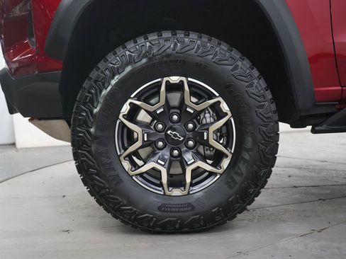 Used 2024 Chevrolet Colorado ZR2 w/ Technology Package AWD/4WD image 29