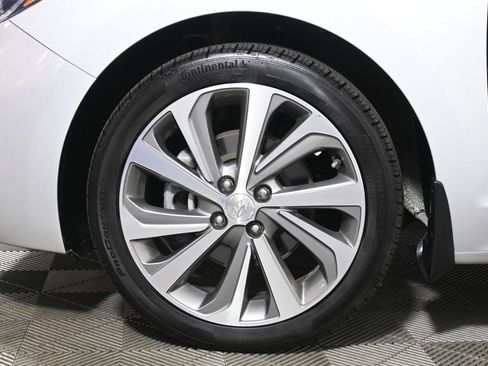 Used 2022 Hyundai Accent Limited FWD image 12