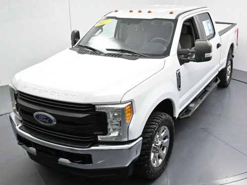 Used 2017 Ford F250 XL w/ Power Equipment Group AWD/4WD image 37