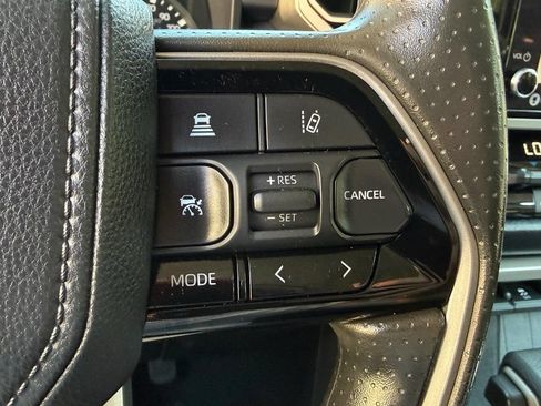 Used 2022 Toyota Tundra SR5 w/ SR5 Convenience Package AWD/4WD image 17