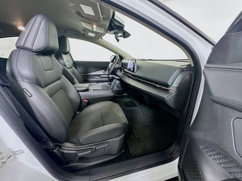 Used 2025 Nissan Ariya FWD image 30