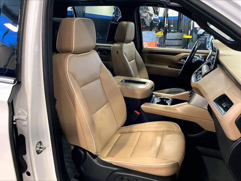 Used 2023 Chevrolet Tahoe Premier w/ Advanced Technology Package AWD/4WD image 11