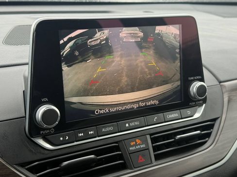 Used 2025 Nissan Altima 2.5 SV FWD image 34