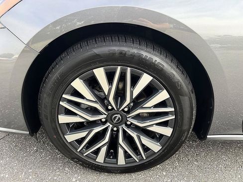 Certified 2025 Nissan Altima 2.5 SV FWD image 9
