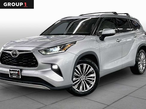 Used 2022 Toyota Highlander Platinum AWD/4WD image 1