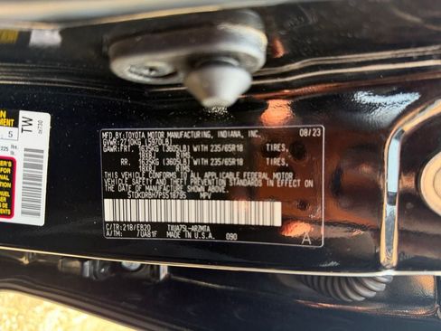 Used 2023 Toyota Highlander XLE AWD/4WD image 36