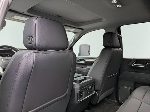 New 2025 GMC Sierra 2500 Denali w/ Denali Reserve Package image 11