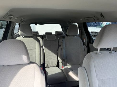 Used 2020 Toyota Sienna LE w/ LE Preferred Package FWD image 26