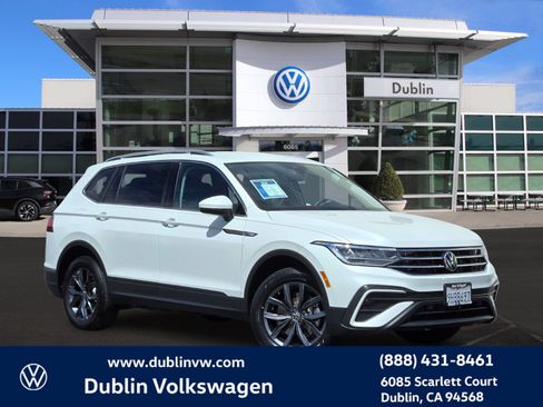 Certified 2023 Volkswagen Tiguan SE FWD image 1