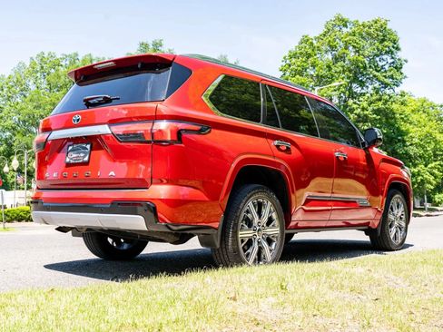 Used 2023 Toyota Sequoia Capstone AWD/4WD image 5