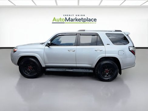 Used 2022 Toyota 4Runner SR5 RWD image 4