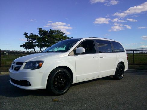 Used 2019 Dodge Grand Caravan GT FWD image 3