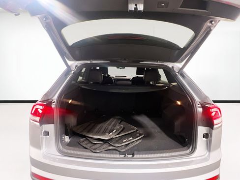 Used 2021 Volkswagen Atlas Cross Sport SE image 18