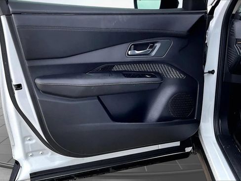 Used 2023 Nissan Ariya FWD image 19